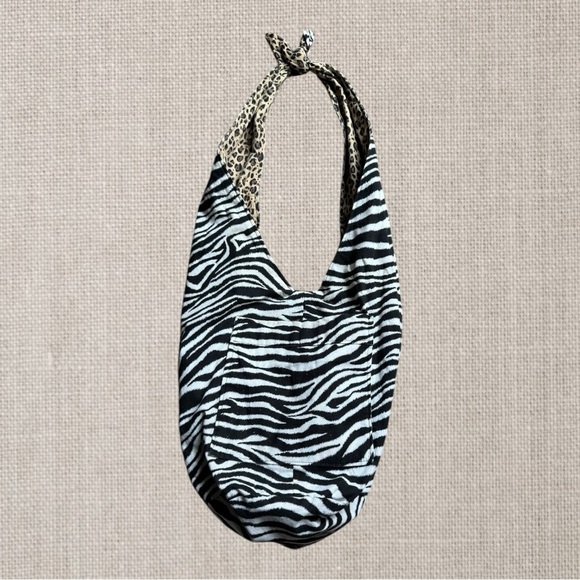 Hand-Crafted Reversible Hobo Bag with Button Closure - Picture 2 of 4